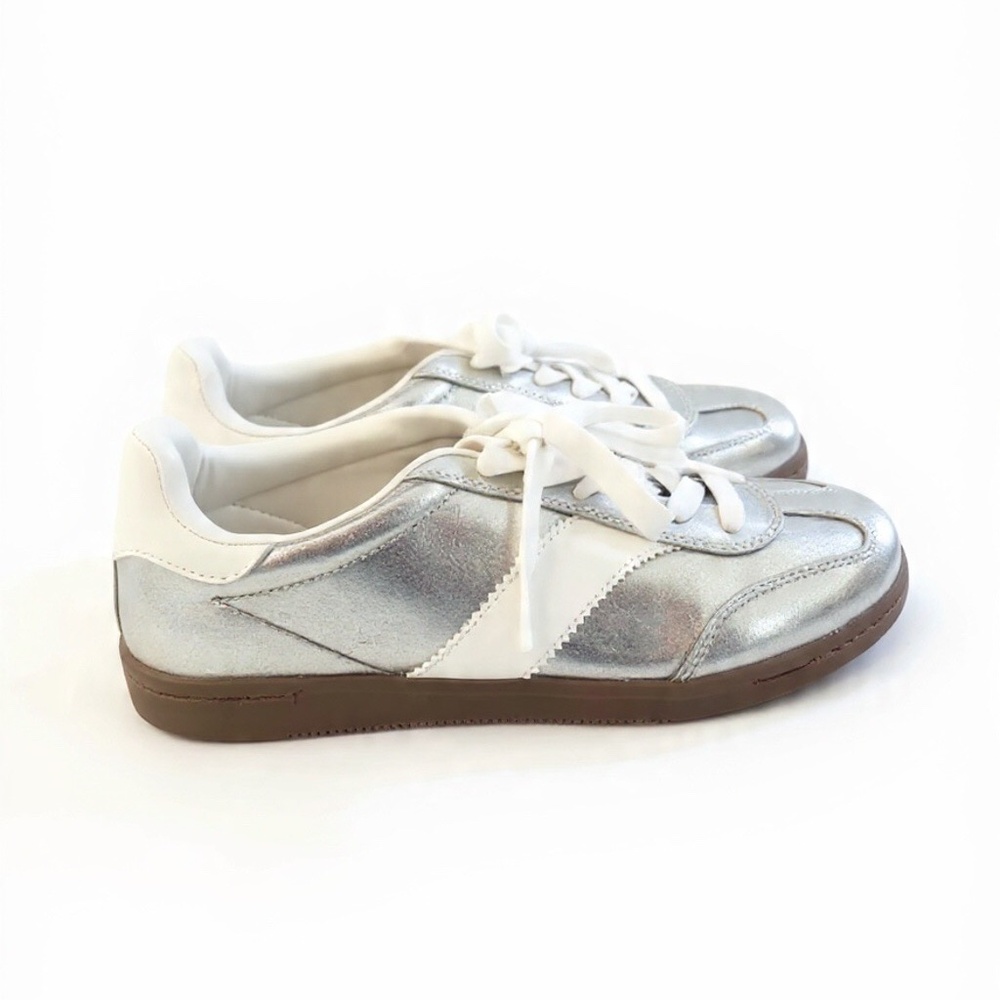 Universal Thread Silver & White Sneakers with Brown Sole Size 7.5.